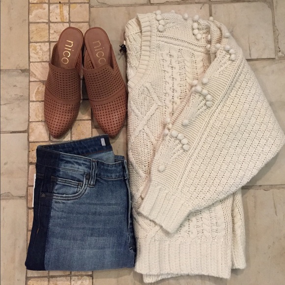 Gorgeous Cream Sweater! NWT 🐰 - Picture 7 of 7